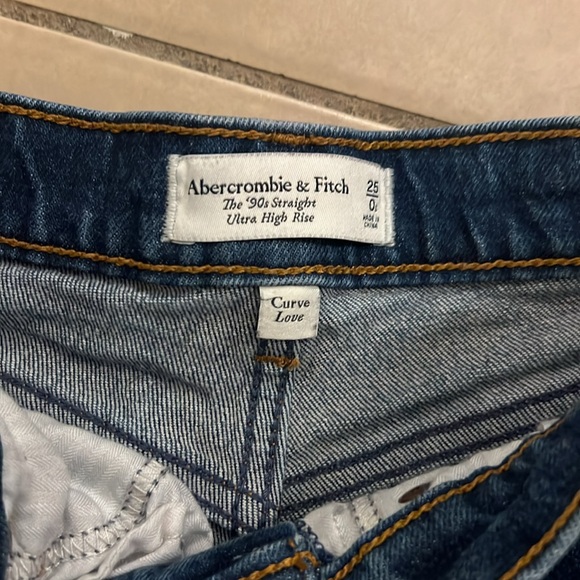 Abercrombie & Fitch Ultra High Rise 90s Straight Jeans - Picture 7 of 7